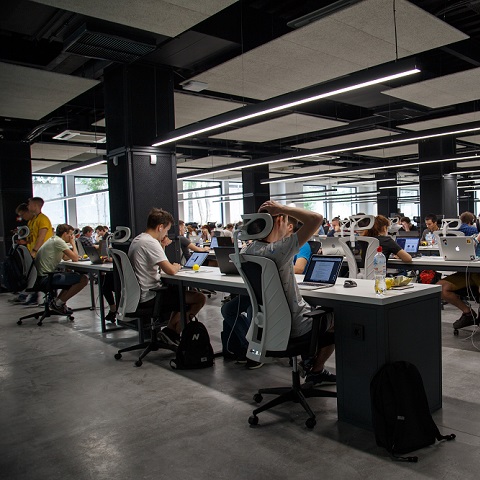 Open plan offices turn out to do more harm than good(1)